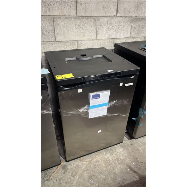 INSIGNIA PORTABLE 2-TAP KEGERATOR