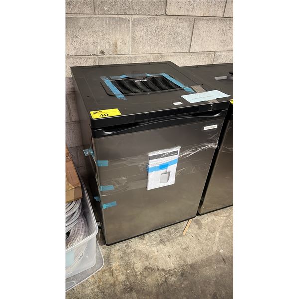 *NEW* INSIGNIA PORTABLE 2-TAP KEGERATOR