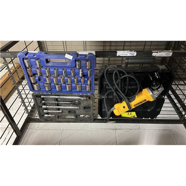 DEWALT DWE402 ELECTRIC ANGLE GRINDER IN A HARD TRANSPORT CASE & A KOBALT SOCKET SET IN A HARD