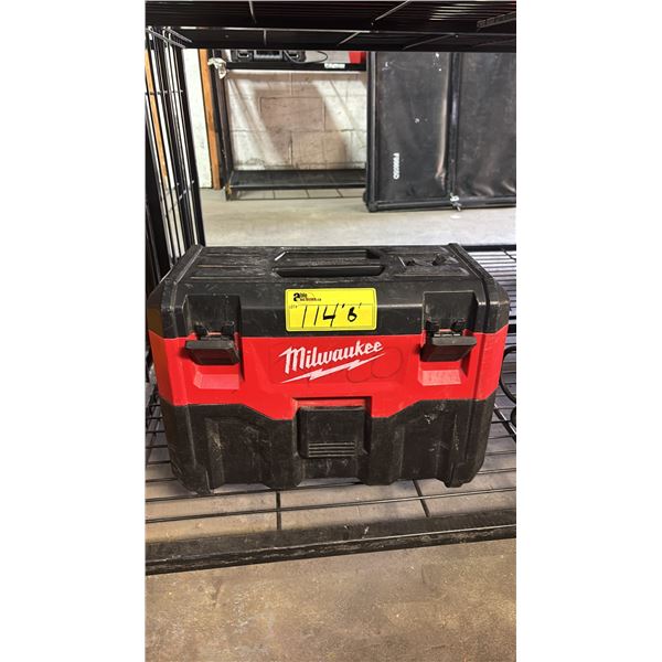 MILWAUKEE SHOP VACUUM WITH HOSE & BATTERY