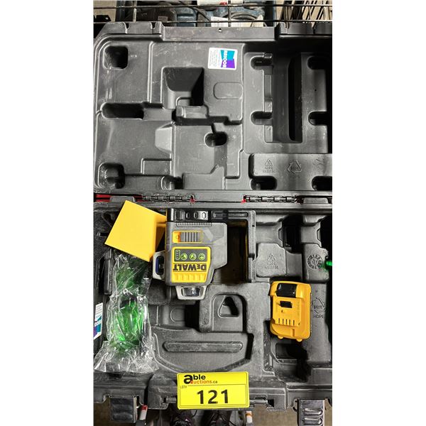 DEWALT DW089LG LASER LEVEL WITH BATTERY IN A HARD TRANSPORT CASE