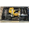 Image 2 : DEWALT CORDLESS GREASE GUN IN A HARD TRANSPORT CASE *NO BATTERY*