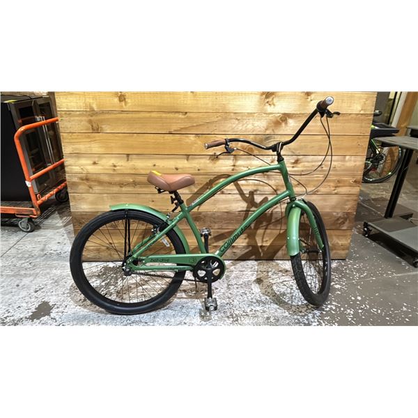 HYPER "COMMUTE" BELT-DRIVE GREEN 3-SPEED BIKE - *SEAT COVER IS TORN/GRASS STUCK IN WHEEL & PEDAL*