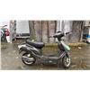 Image 2 : METRO BLACK ELECTRIC SCOOTER WITH KEY *DOES NOT START/NO CHARGER*