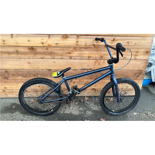 NO NAME SINGLE SPEED CHILDREN'S BIKE - *REAR WHEEL IS FLAT*