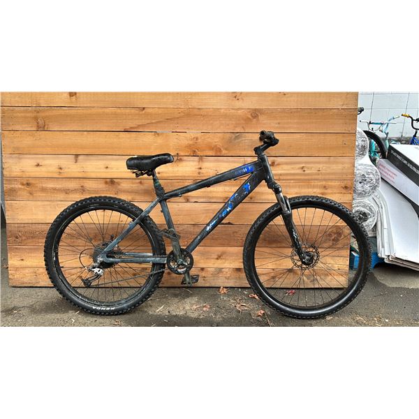 NO-NAME 21-SPEED BIKE - BLUE SPRAY PAINTED BLACK
