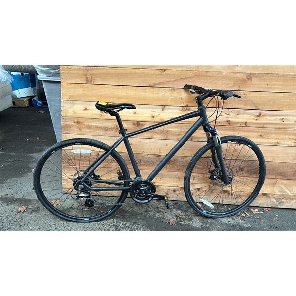 BRIDGEPORT 700 BLACK 16-SPEED BIKE
