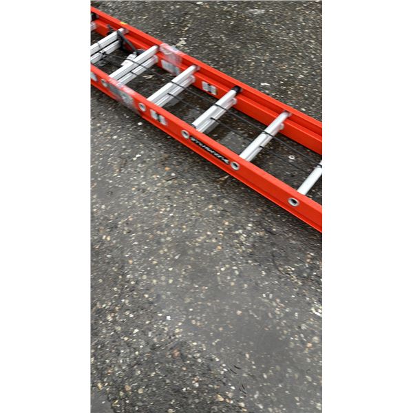 LOUISVILLE 20' FIBERGLASS EXTENSION LADDER