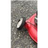 Image 5 : YARD MACHINES QUANTUM XTE GAS POWERED LAWN MOWER