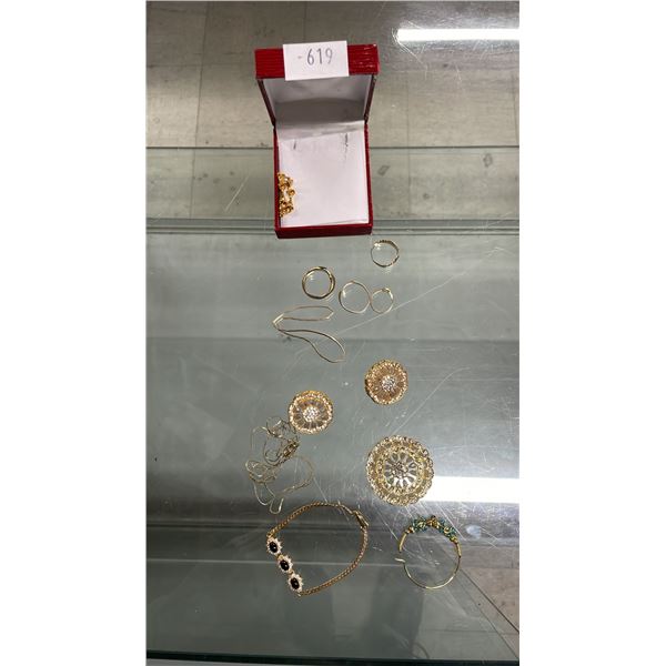 ASSORTED JEWELRY INCLUDING: BRACELETS, EARRINGS & RINGS - 3 RINGS ARE STAMPED 10K