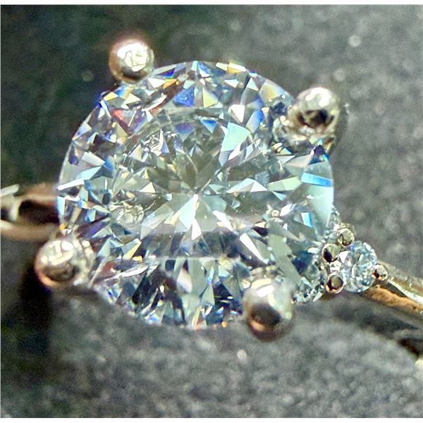 10K (1.9G) LAB DIAMOND (1.3+0.06CT) RING (SIZE 6.5)  SUGGESTED RETAIL VALUE $3600