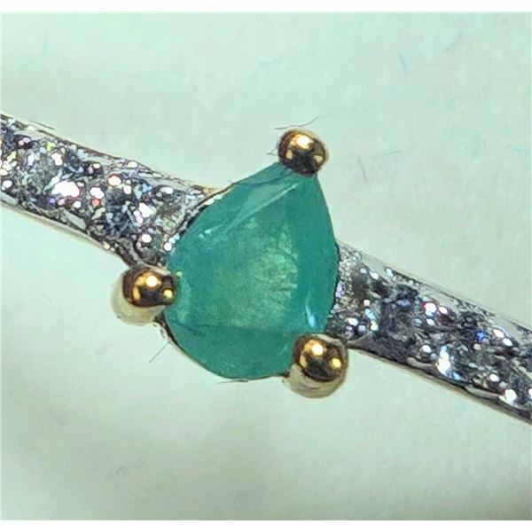 SILVER GENUINE EMERALD RING SUGGESTED RETAIL $200