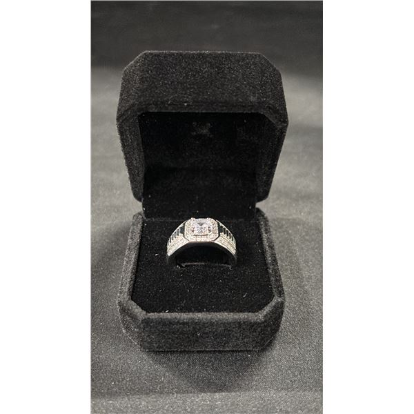 *NEW* PLATINUM PLATED 1CT SIMULATED DIAMOND (CZ) MAN'S RING - RESIZABLE