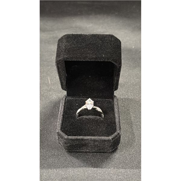 *NEW* .925 SILVER 2CT MARQUISE CUT SIMULATED DIAMOND (CZ) TWIST RING - SIZE 9