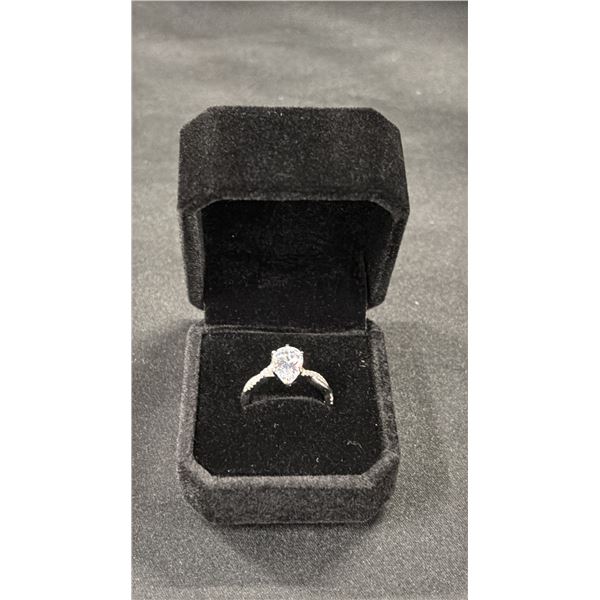 *NEW* PEAR CUT SIMULATED DIAMOND (CZ) TWIST RING - SIZE 8