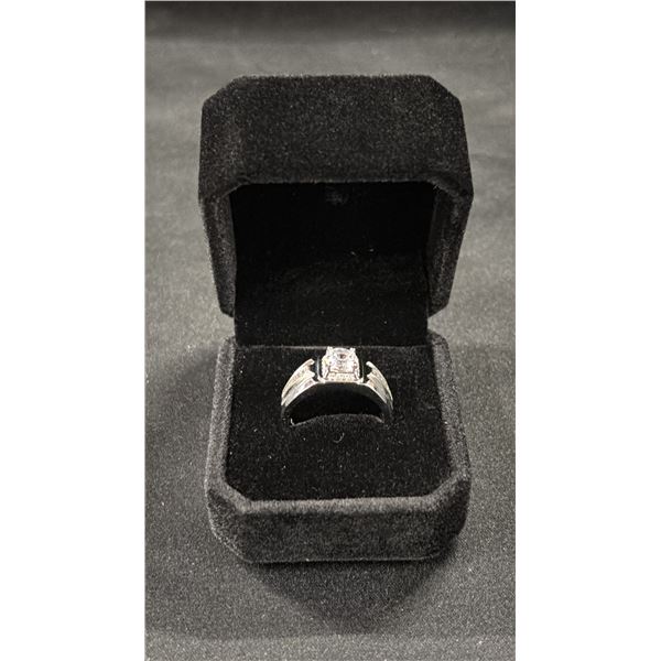 *NEW* PLATINUM PLATED 1CT SIMULATED DIAMOND (CZ) MAN'S RING - RESIZABLE