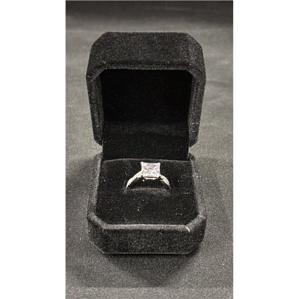 *NEW* .925 SILVER 3CT PRINCESS CUT SIMULATED DIAMOND (CZ) TWIST RING - SIZE 6