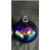 Image 3 : PAIR OF ROBERT HELD ART GLASS TREE ORNAMENTS - 3" AND 3.5" DIAMETER
