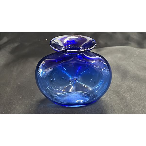 J. PHILLIPS ART GLASS VASE: 4" TALL