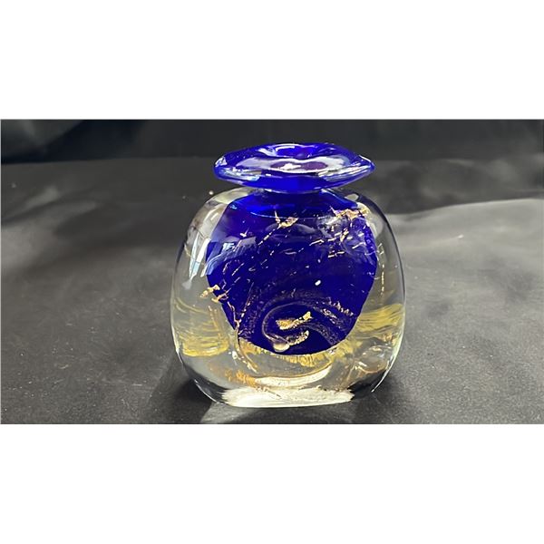 ART GLASS VASE: 3.25" TALL - NO SIGNATURE/ARTIST UNKNOWN