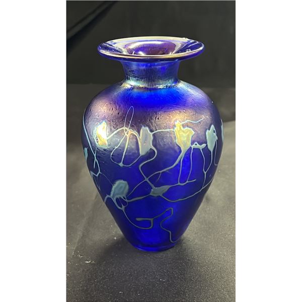 5" TALL ART GLASS VASE - ARTIST UNKNOWN/NO SIGNATURE