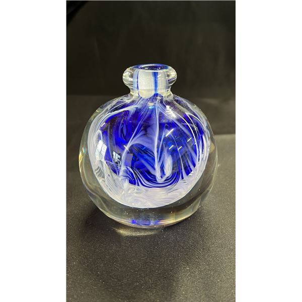 4" TALL ART GLASS VASE SIGNED PHILLIPS '94