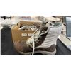 Image 3 : 1 PAIR KEEN HIKING BOOTS SIZE 6.5 BROWN AD TAN IN COLOUR