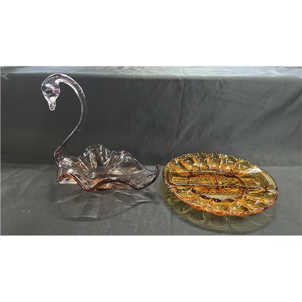 VINTAGE AMBER GLASS EGG DISH, MAUVE SWAN GLASS DISPLAY, APPROX 11" HIGH