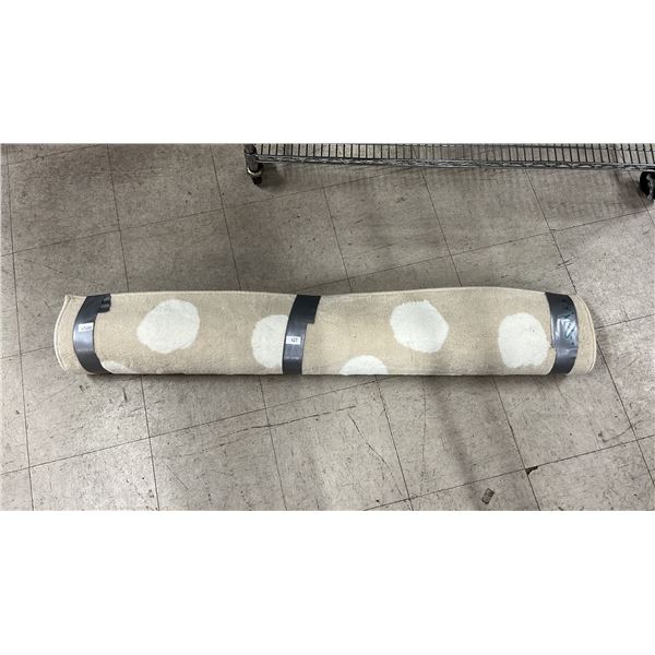 AREA RUG 4' 4" X 6' 5"