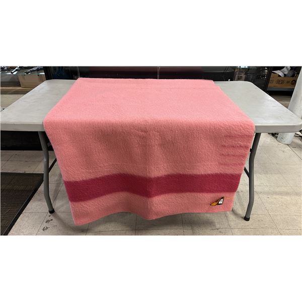 VINTAGE EARLY'S WITNEY POINT WOOL BLANKET