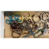 Image 2 : TRAY OF ASSORTED FASHION JEWELRY