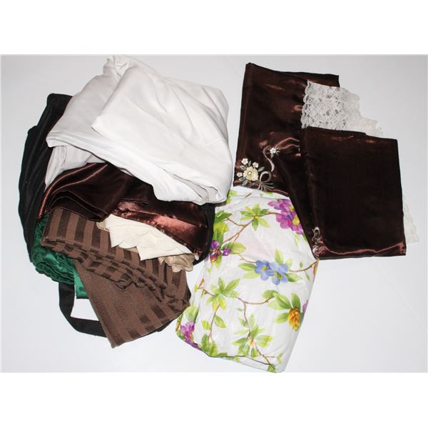 LARGE BAG OF ASSORTED TABLE CLOTHS