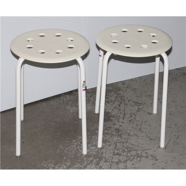2 WHITE STOOLS