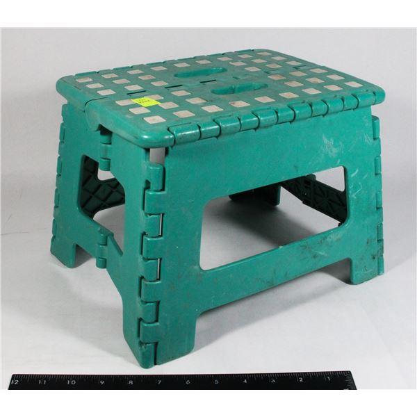 FOLDING STEP STOOL