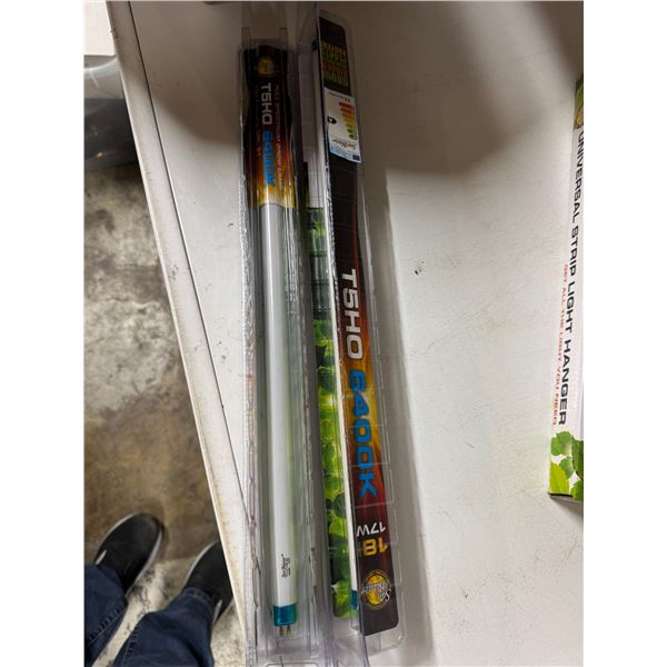 Son blaster T5HO 6400 K full spectrum girl lamps