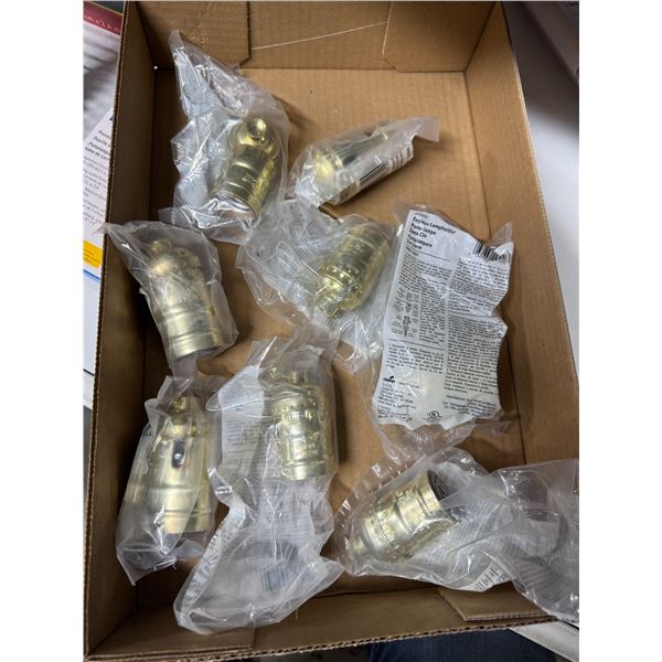 Keyless lamp holders