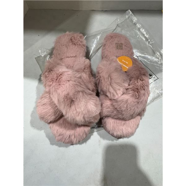 Women's slipper size 9/10