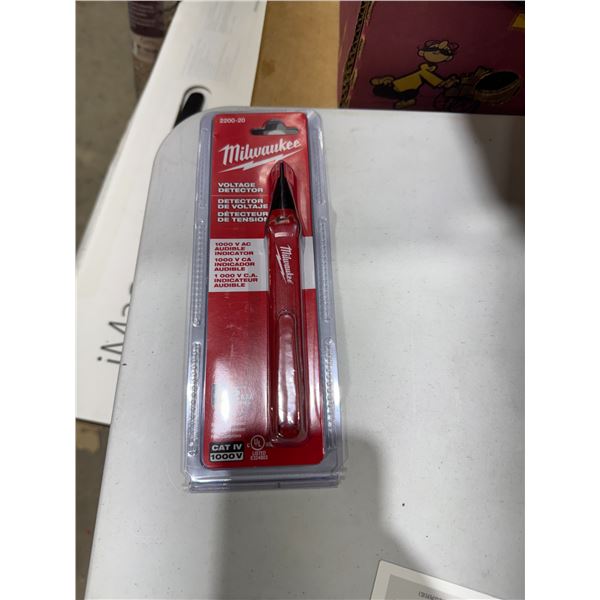 Milwaukee voltage detector