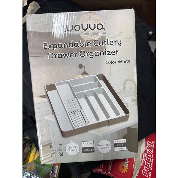 Expendable cutlery drawer organizer