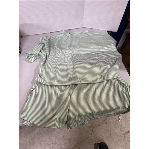 Medium short and top pajamas