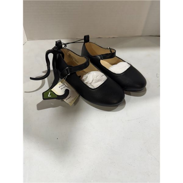 Toddler shoe size 7 slices and shit