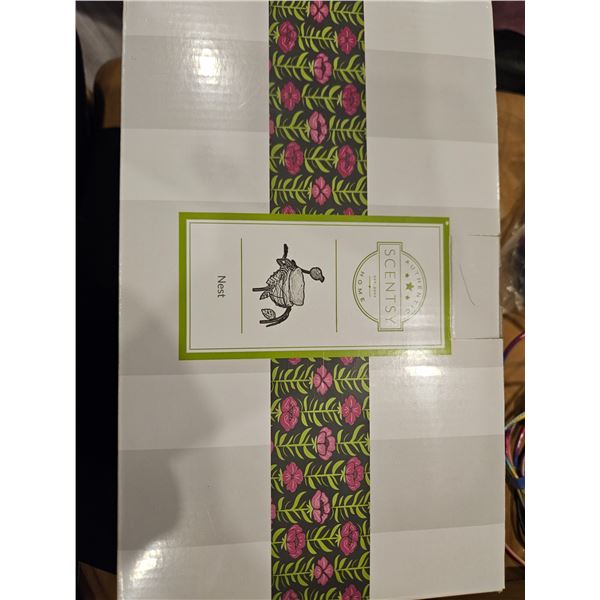 New in box Scentsy Warmer "Nest"