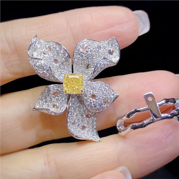 1.5-Carat Floral Diamond Ring