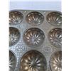 Image 3 : Muffin/Cupcake Tins, Citrus Juicer, Vegetable Steamer
