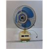 Image 1 : Superior Retro Table Fan - Powers On