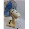 Image 4 : Superior Retro Table Fan - Powers On