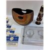 Image 3 : Viewmaster Slides, Wooden Vase, Ceramic Vase, Glass Ink Well, Wonder Woman