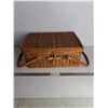 Image 1 : Vintage Wicker Picnic Basket
