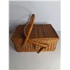 Image 2 : Vintage Wicker Picnic Basket