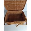Image 4 : Vintage Wicker Picnic Basket